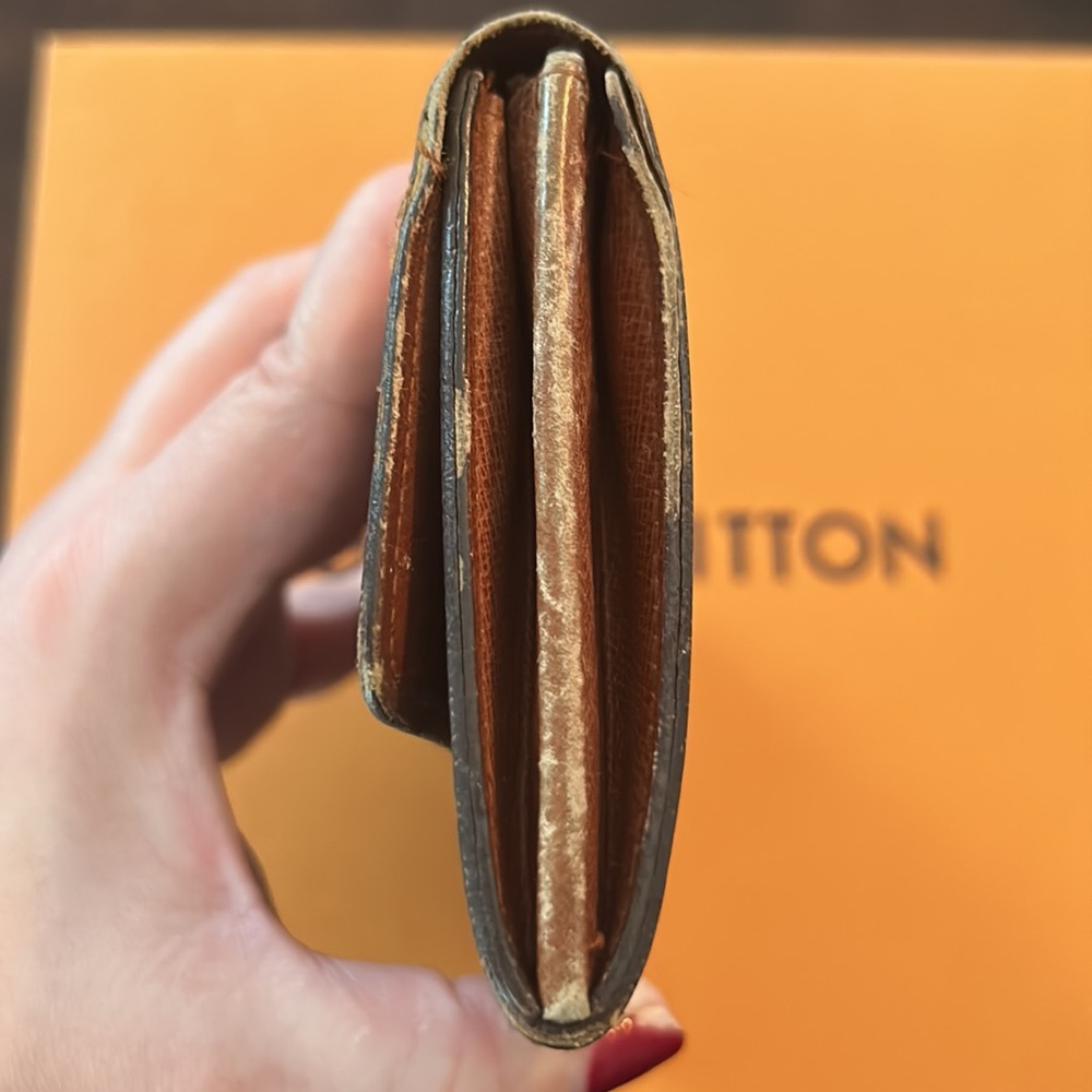 Authentic Louis Vuitton Monogram Sara Wallet - Picture 4 of 12